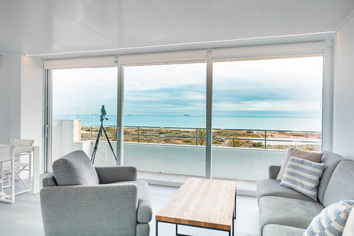 Reforma de apartamento en el Saler Valencia Sala de estar con vistas al mar