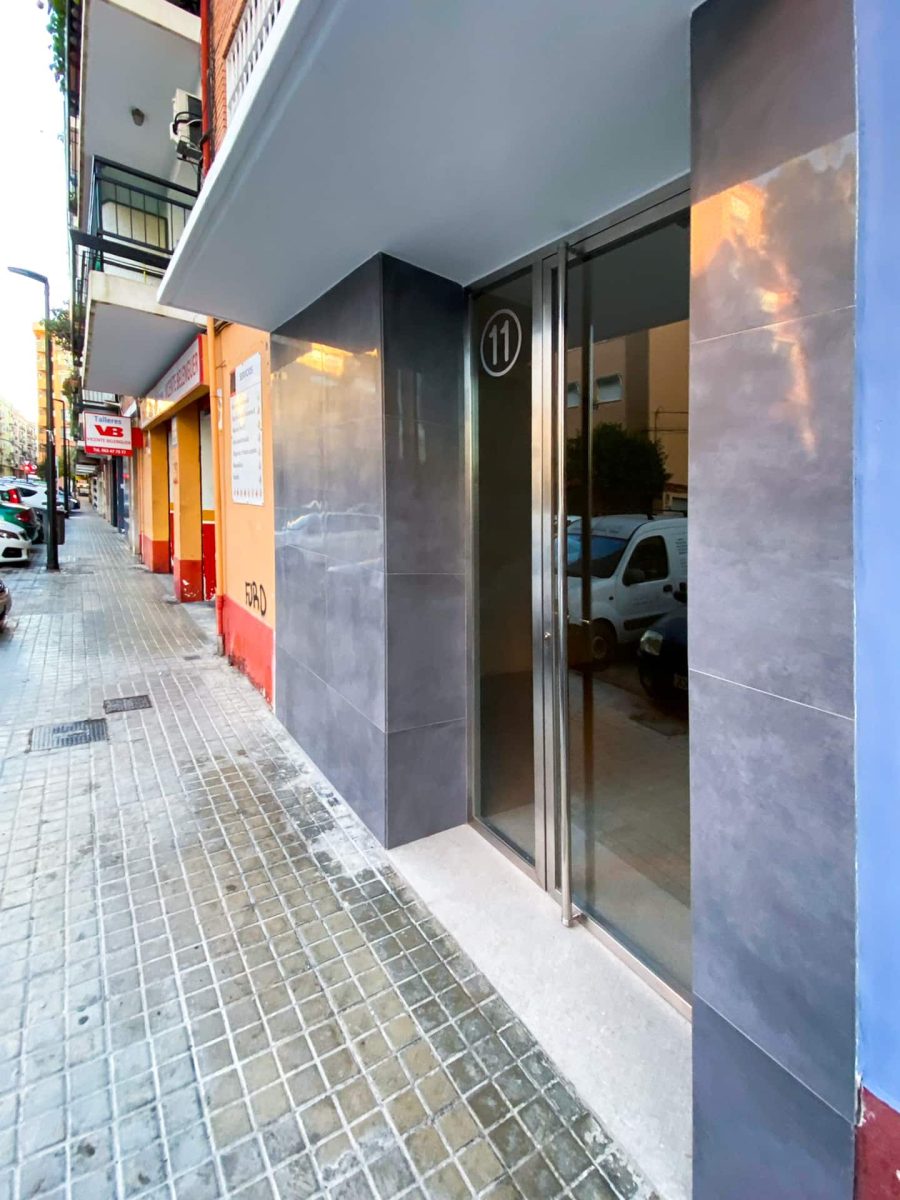 Puerta Zaguán y fachada reformada