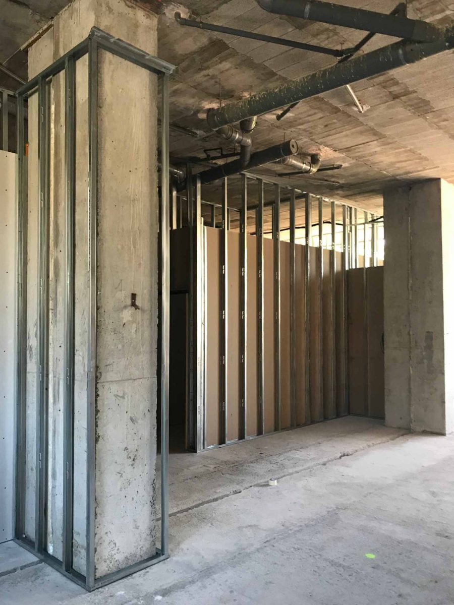 Instalación de tabiquería en adecuación de local comercial Farmacia en Valencia