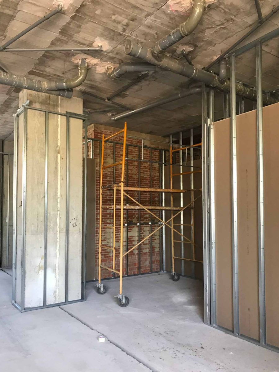 Instalación de tabiquería en adecuación de local comercial Farmacia en Valencia